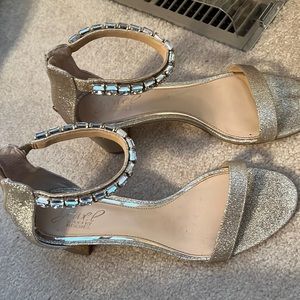 Jewel Badgley mischka heels